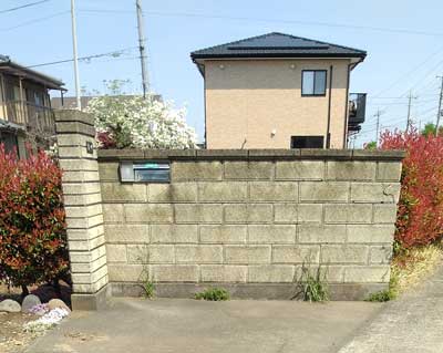 さいたま市の総合リフォーム（株）上武の施工事例：生垣＋ブロックからフェンスへ